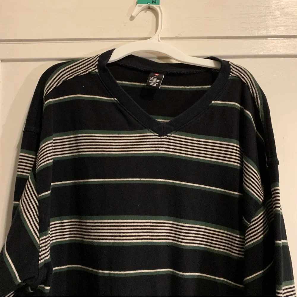 Levis striped men’s v-neck cotton sweater size XL